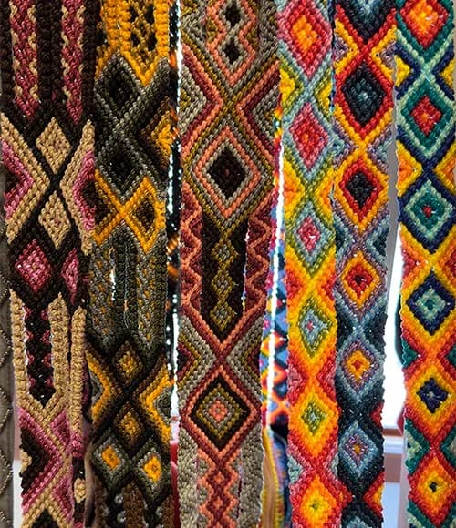 LA MAGIA DE LO HECHO A MANO: TALLERES DE PINTURA CERÁMICA Y ARTESANÍA LOCAL DENTRO DEL RESORT